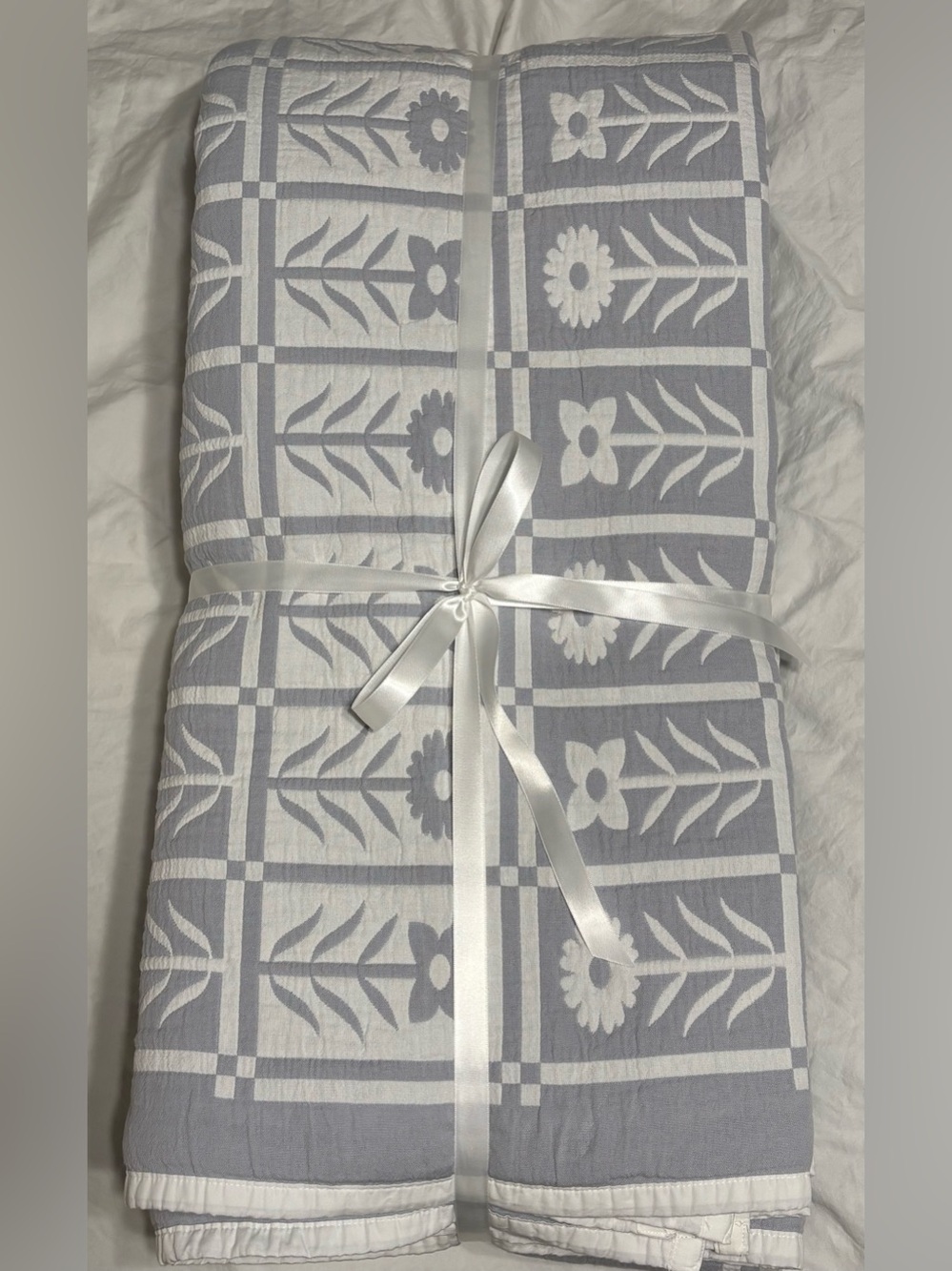 Quince Organic Cotton Jacquard Floral Coverlet - King/Cali King - Blue Fog